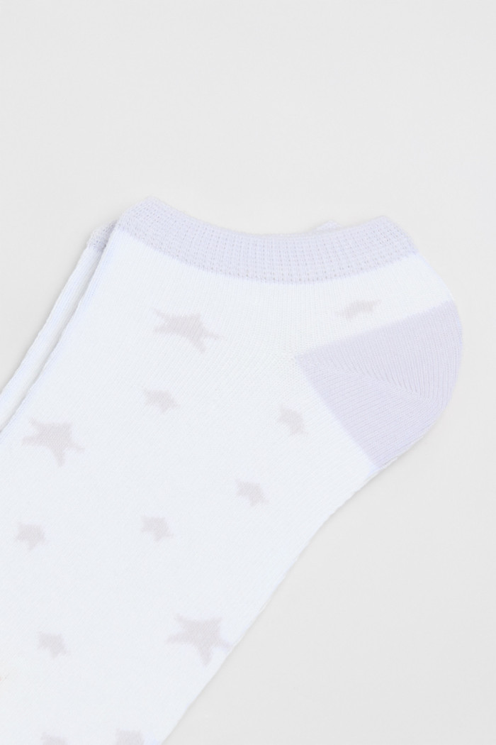 Medias tobilleras cremas claras con estrellas y gatitos
