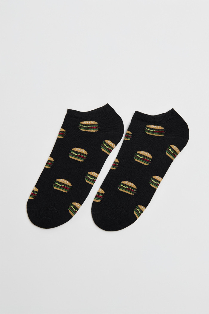 Medias negras tobilleras con diseños de hamburguesas
