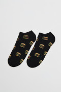 Medias negras tobilleras con diseños de hamburguesas
