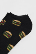 Medias negras tobilleras con diseños de hamburguesas
