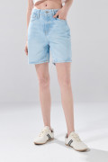 Short de jean azul claro súper tiro alto con desgastes
