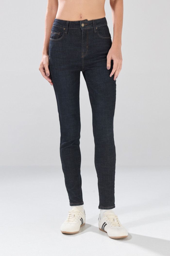 Jean súper skinny infaltables azul con tiro súper alto
