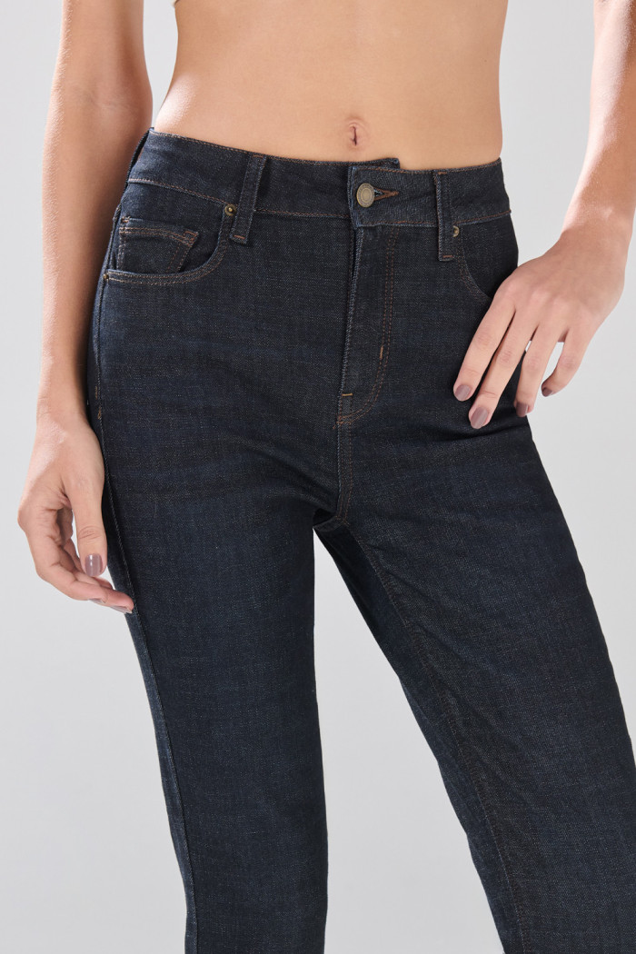 Jean súper skinny infaltables azul con tiro súper alto
