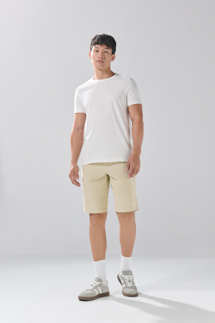 Bermuda de dril unicolor con tiro bajo y bolsillos