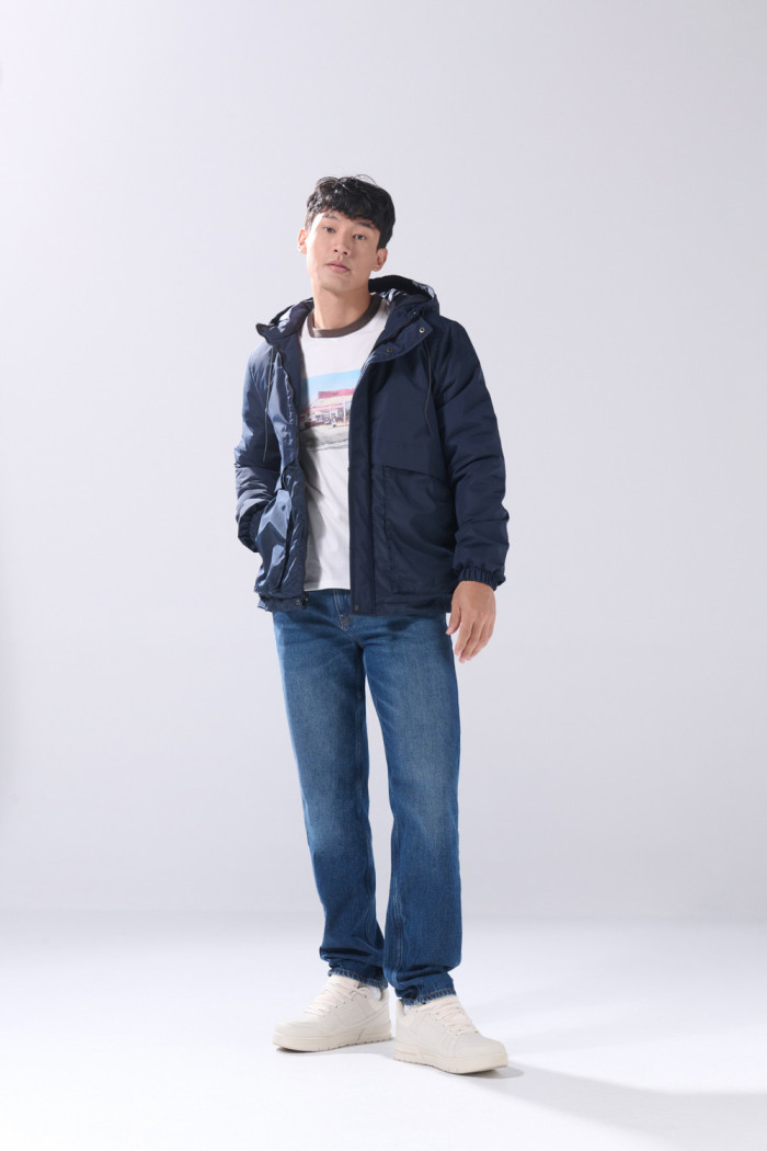 Chaqueta azul intensa acolchada con cremallera y capota