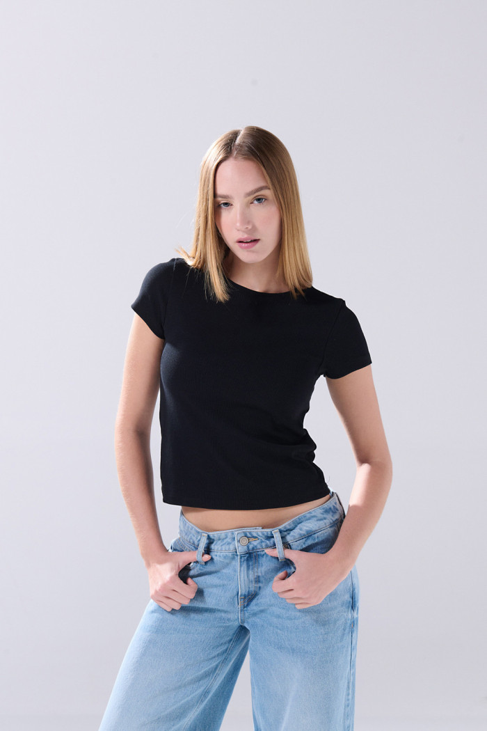 Camiseta unicolor infaltables acanalada con manga corta
