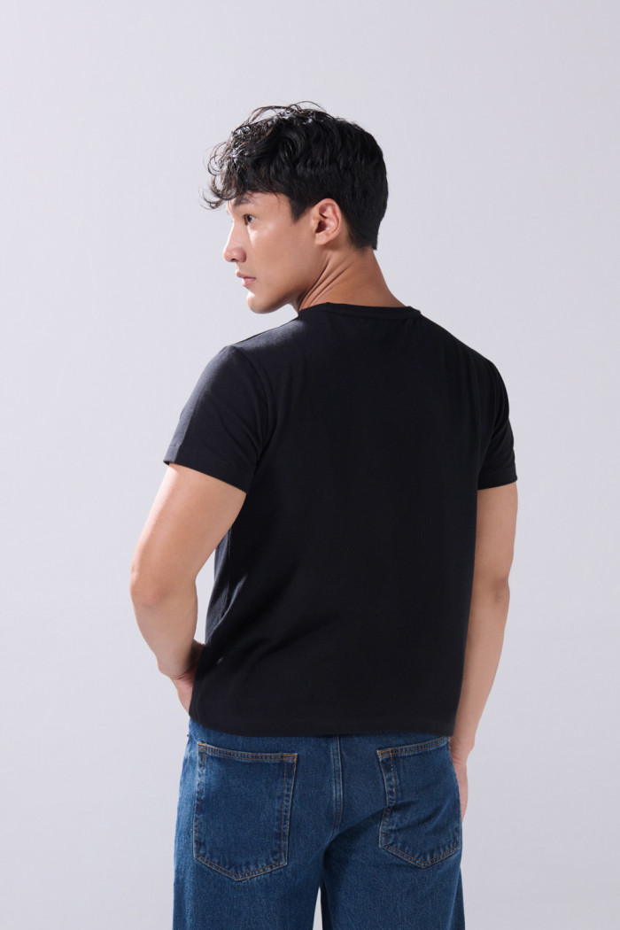 Camiseta infaltables cuello redondo unicolor con fit ceñido
