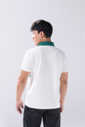 Camiseta polo crema clara con diseños de Coca-Cola
