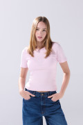 Camiseta cuello redondo rosada clara con texturas de canal
