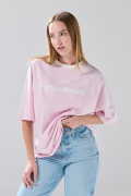 Camiseta manga ranglan corta rosada college oversize