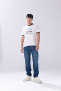 Camiseta crema con paisaje, contrastes y manga corta