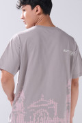 Camiseta gris oversize manga corta con arte de Baum Festival
