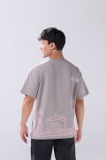 Camiseta gris oversize manga corta con arte de Baum Festival
