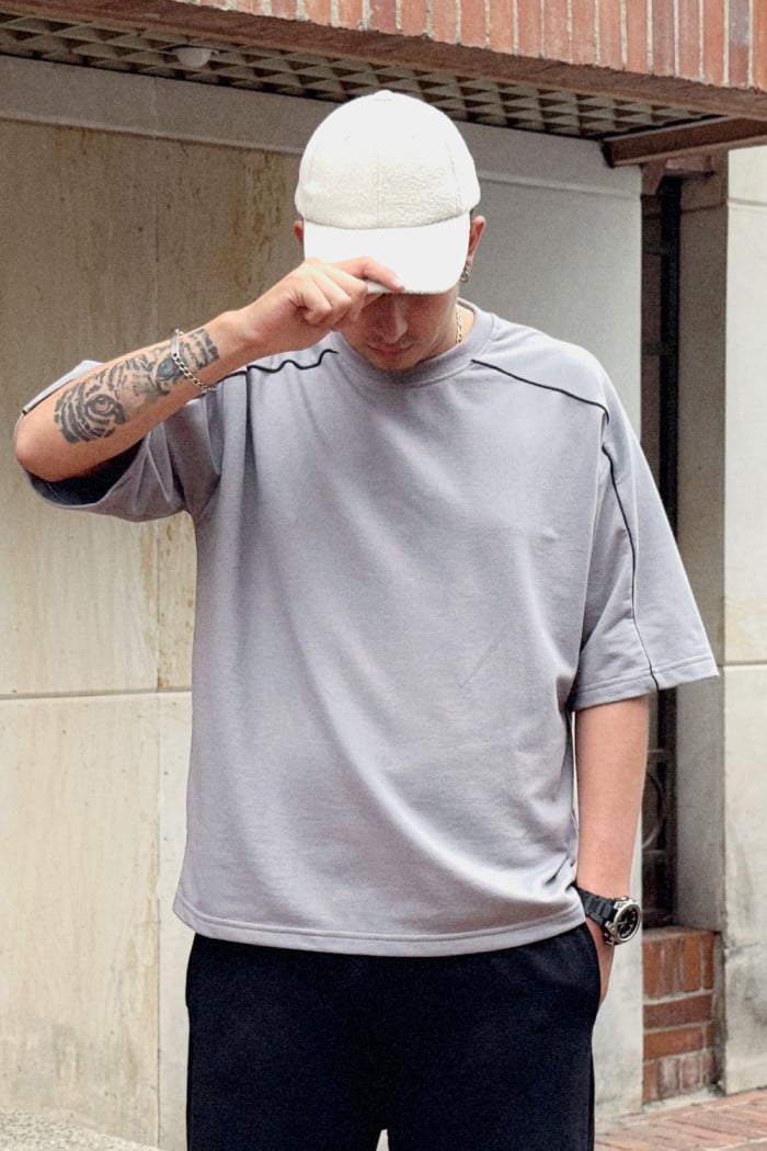 Camiseta unicolor en tela pesada manga corta oversize