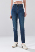 Jean azul oscuro push up infaltables con realce y tiro alto
