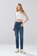 Jean azul oscuro push up infaltables con realce y tiro alto
