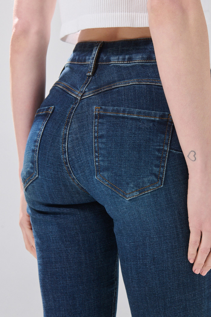 Jean azul oscuro push up infaltables con realce y tiro alto
