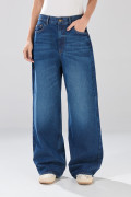 Jean azul oscuro baggy con tiro medio, bolsillos y bota ancha
