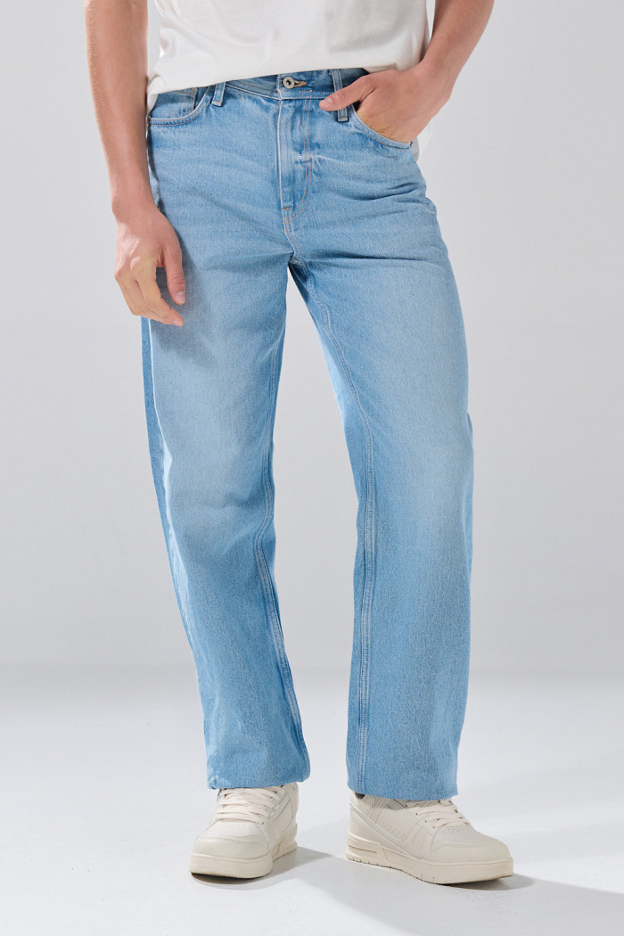 Jean bota ancha baggy infaltables azul claro con tiro medio
