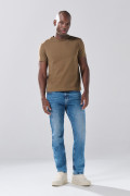 Jean straight leg infaltables azul medio con bota recta
