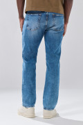 Jean straight leg infaltables azul medio con bota recta
