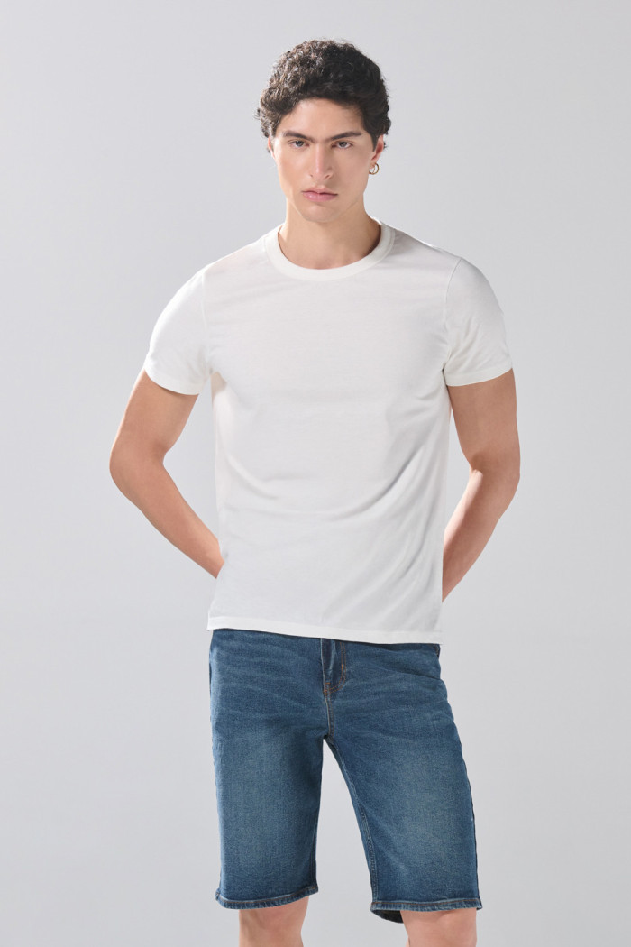 Bermuda azul oscura slim de jean infaltables con tiro bajo
