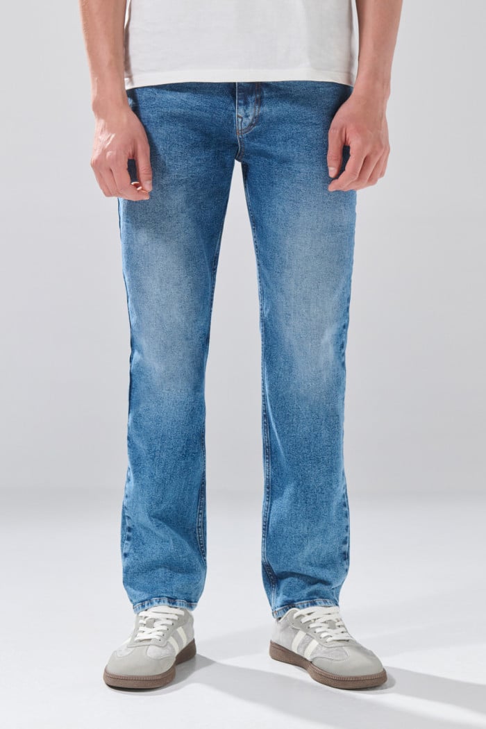 Jean azul medio straight leg infaltables con cremallera
