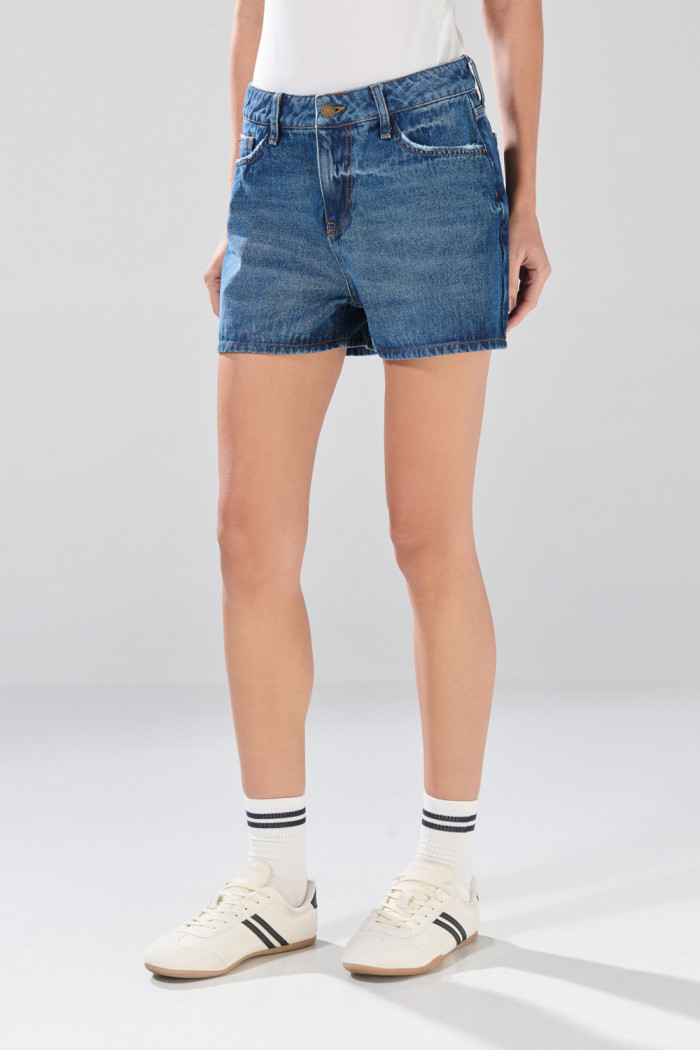 Short de jean infaltables tiro alto azul oscuro con costuras
