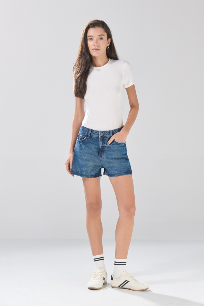 Short de jean infaltables tiro alto azul oscuro con costuras
