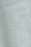 Jean 90´S azul claro con desgastes, tiro alto y bota ancha