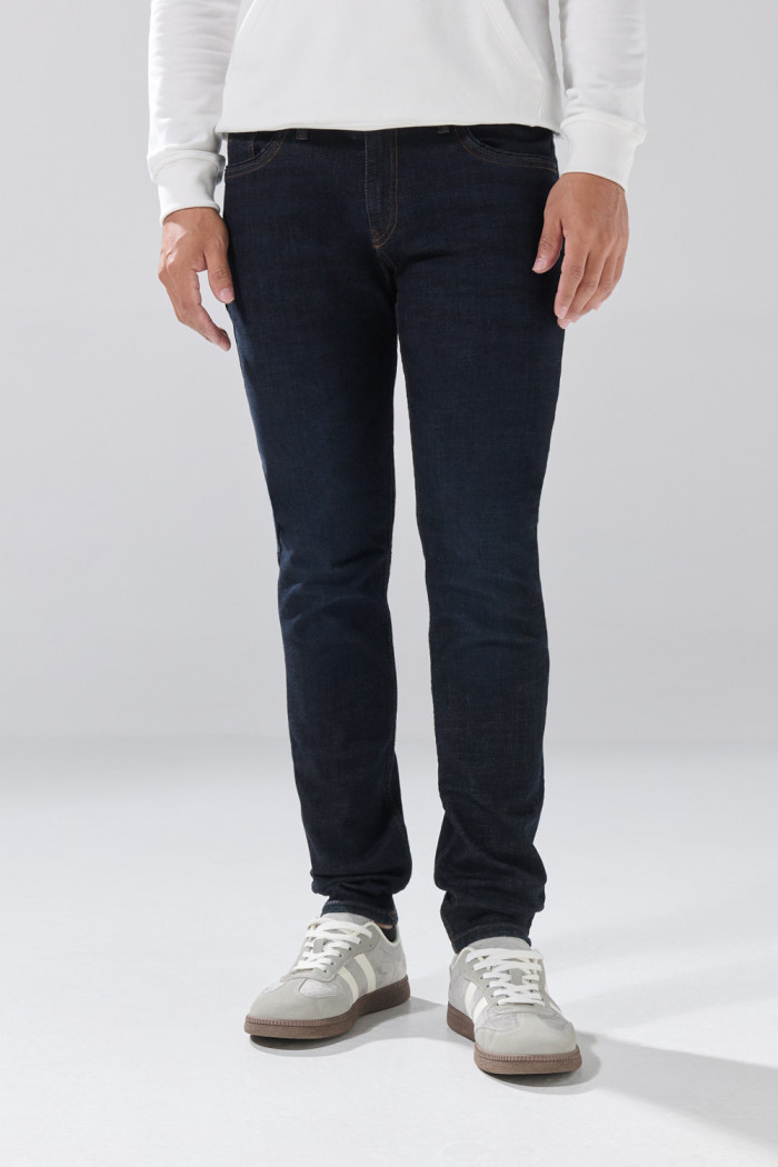 Jean skinny infaltables tiro bajo azul intenso con costuras
