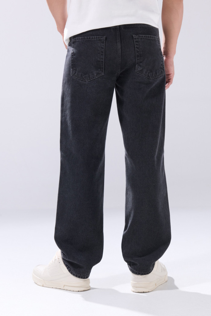 Jean baggy infaltables bota ancha gris intenso con tiro medio
