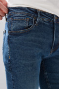 Jean slim infaltables tiro bajo azul oscuro con bolsillos

