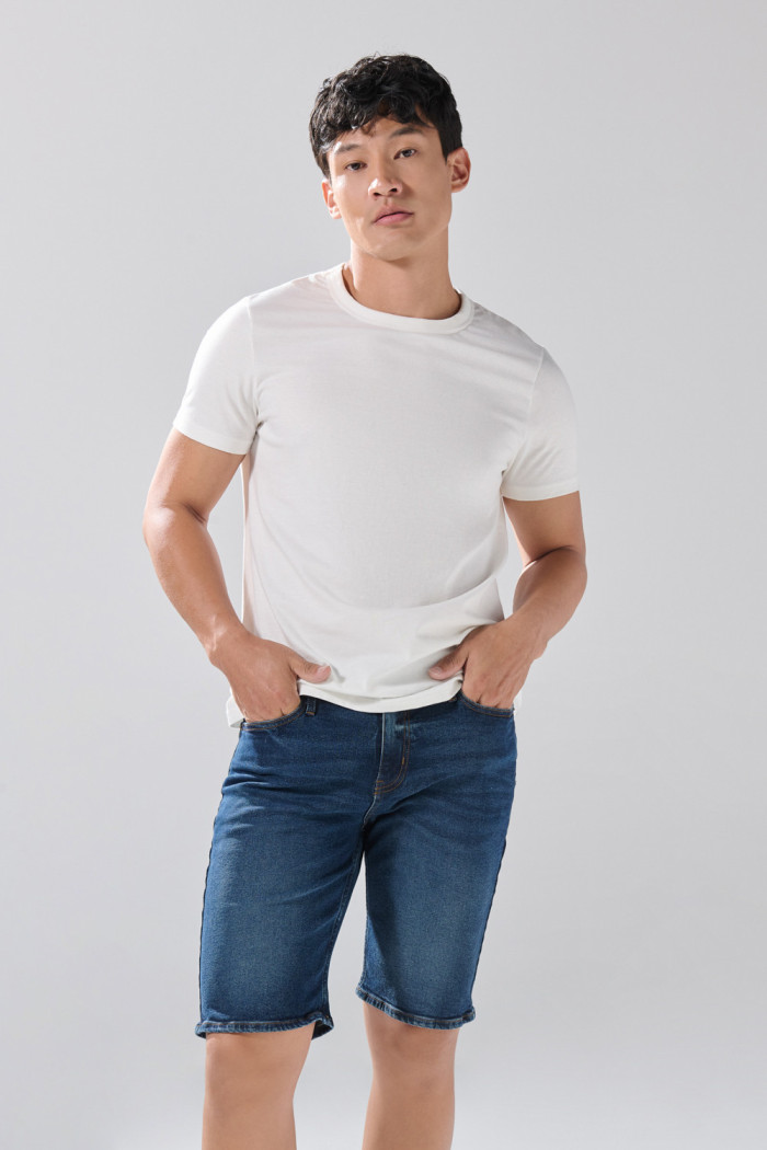 Bermuda de jean azul oscura slim infaltables con tiro bajo
