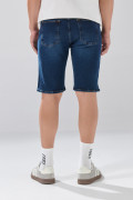 Bermuda de jean azul oscura slim infaltables con tiro bajo
