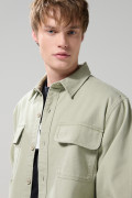 Sobrecamisa unicolor manga larga con doble bolsillo