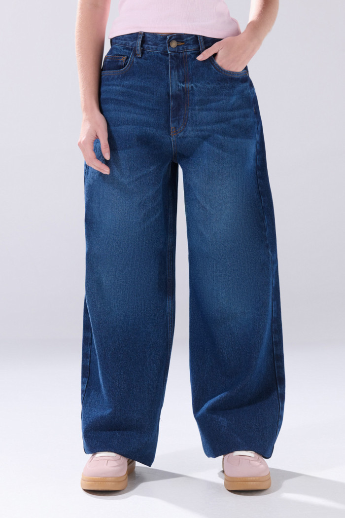 Jean infaltables baggy azul oscuro tiro medio con bota ancha
