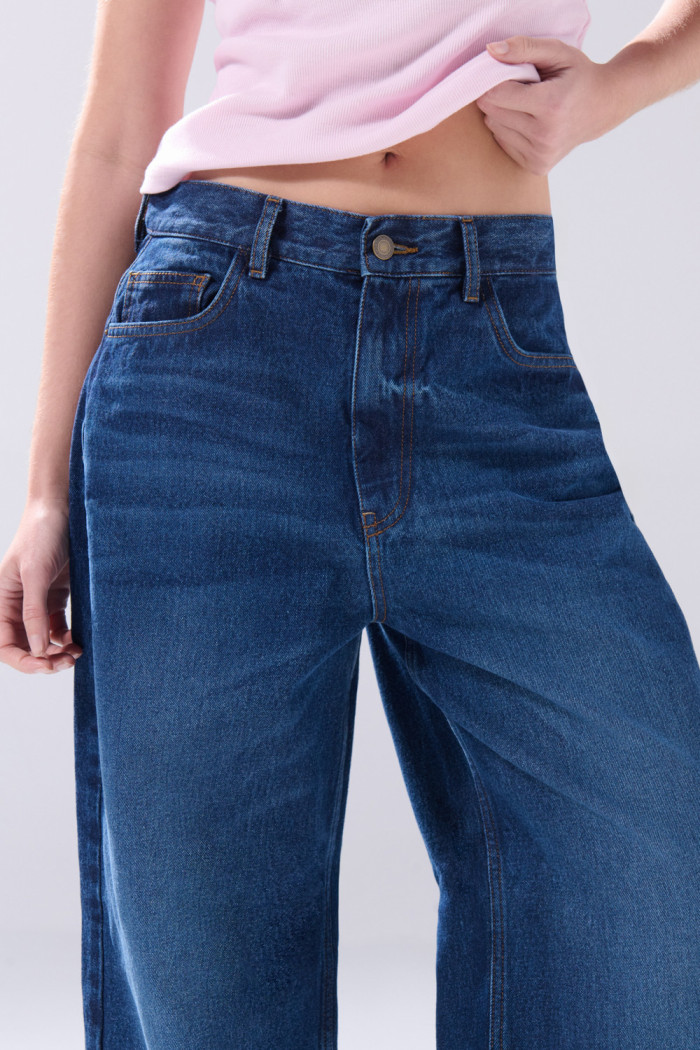 Jean infaltables baggy azul oscuro tiro medio con bota ancha
