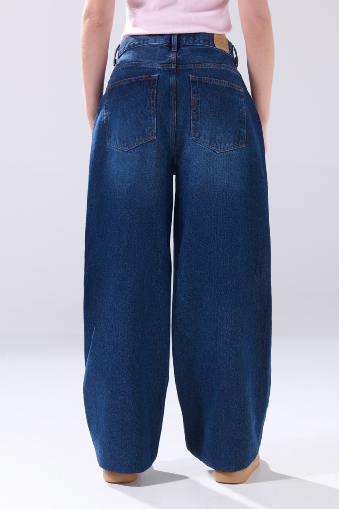 Jean infaltables baggy azul oscuro tiro medio con bota ancha

