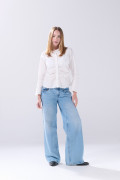 Jean open leg infaltables azul con tiro bajo y bota ancha
