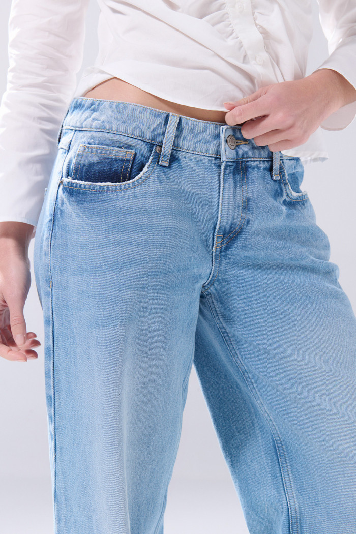 Jean open leg infaltables azul con tiro bajo y bota ancha
