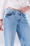 Jean open leg infaltables azul con tiro bajo y bota ancha

