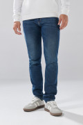 Jean tiro bajo slim infaltables azul con costuras visibles
