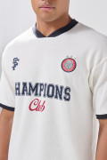Camiseta crema clara college con cuello V y contrastes