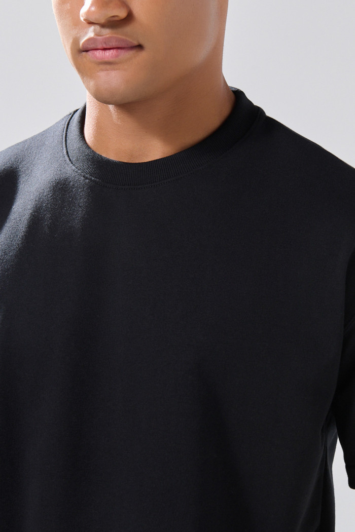 Camiseta oversize unicolor en tela pesada con manga corta

