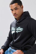 Buzo oversize negro con bolsillo, diseño college y capota