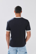 Camiseta college manga corta azul intensa con contrastes