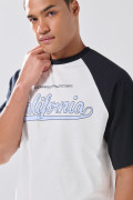 Camiseta college crema clara con manga ranglan corta