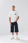 Bermuda de jean jort azul intensa con tiro bajo y costuras
