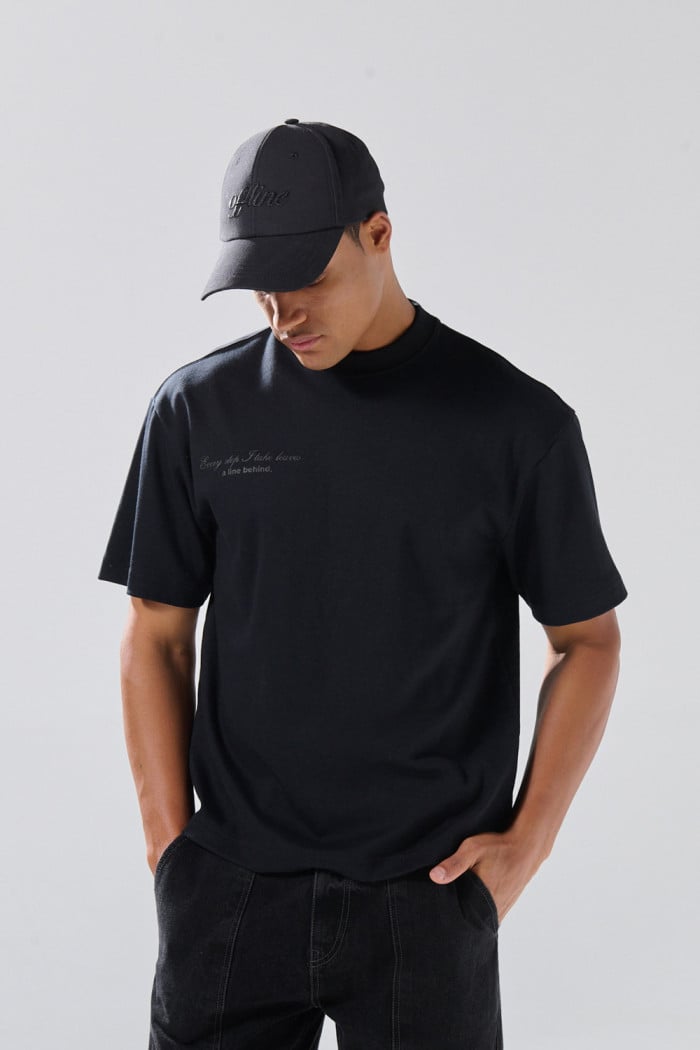Camiseta unicolor holgada manga corta con texto de Boho Club

